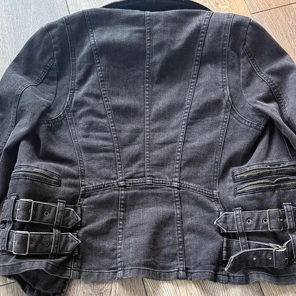 Free People charcoal Women's Moto-Style jean Jacket, size 4 - Picture 7 of 8